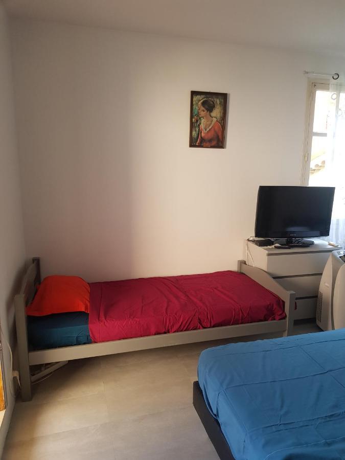 Studio Pour 3 Personnes Au Calme Dans Villa 尼斯 外观 照片